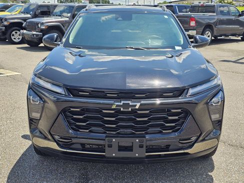 Used 2025 Chevrolet Trax ACTIV w/ Sunroof Package FWD image 2