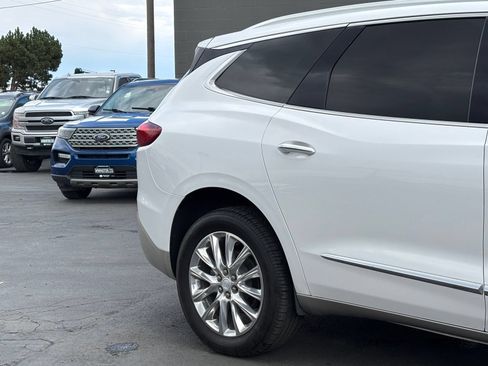 Used 2018 Buick Enclave Premium w/ Experience Buick Package AWD/4WD image 3
