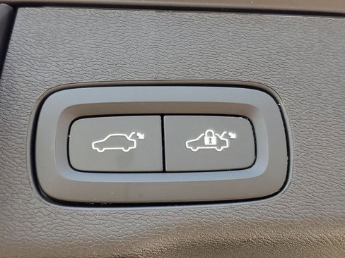 Certified 2023 Volvo XC60 B5 Core w/ Climate Package image 9