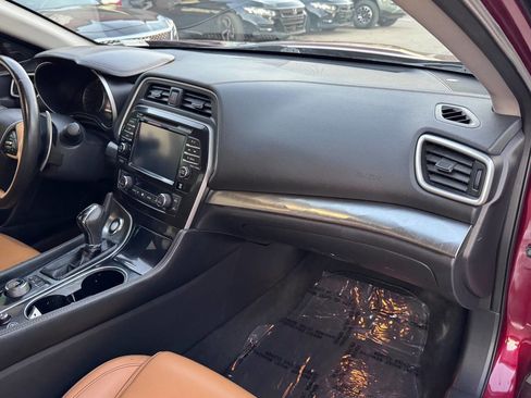 Used 2016 Nissan Maxima SR image 3