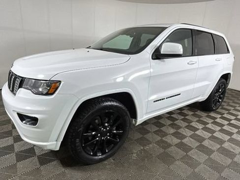 Used 2020 Jeep Grand Cherokee Altitude AWD/4WD image 6