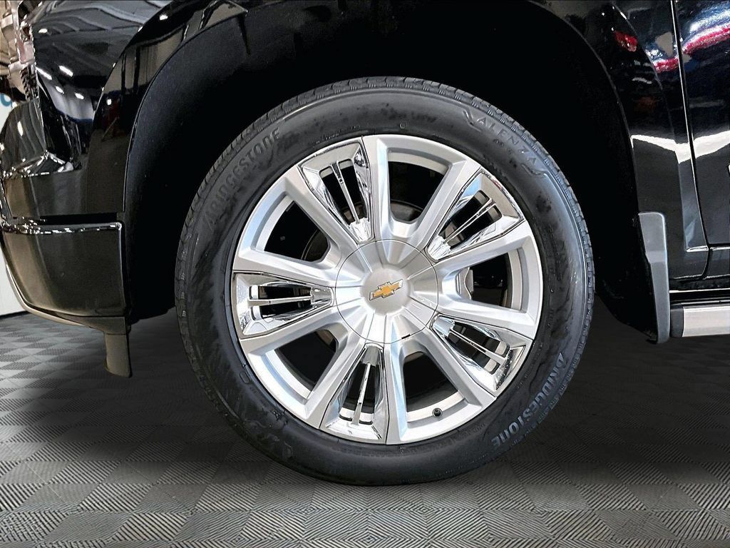 Used 2022 Chevrolet Silverado 1500 High Country w/ High Country Premium Package AWD/4WD image 7