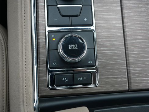 Used 2024 Ford Expedition Limited image 26