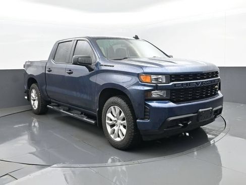 Used 2019 Chevrolet Silverado 1500 Custom w/ Custom Value Package AWD/4WD image 3