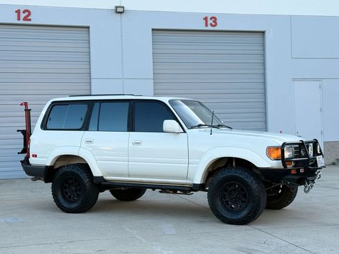 Used 1997 Toyota Land Cruiser Sport Utility 4D image 5