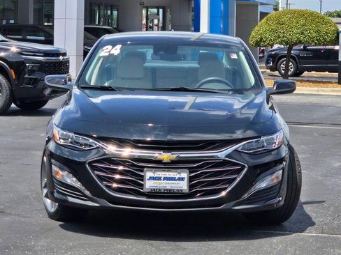 Used 2024 Chevrolet Malibu LT image 3