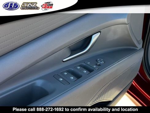 Used 2024 Hyundai Elantra SEL image 14