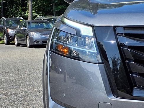 Used 2024 Nissan Pathfinder SL w/ SL Premium Package image 14