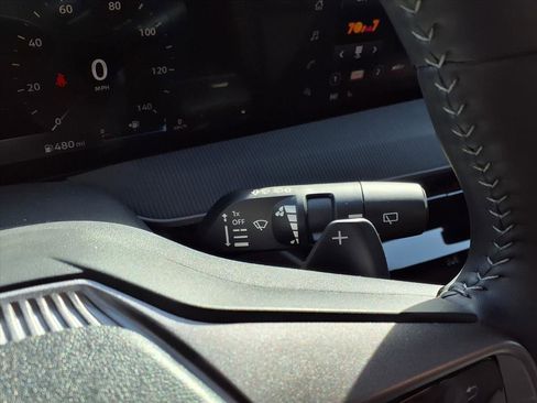 Certified 2025 Nissan Murano SV image 13