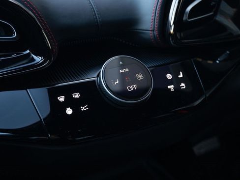 Used 2025 Ferrari Purosangue AWD/4WD image 39
