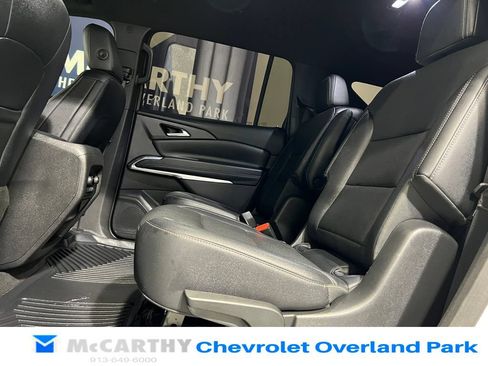 Used 2025 Chevrolet Traverse LT w/ Midnight/Sport Edition FWD image 23