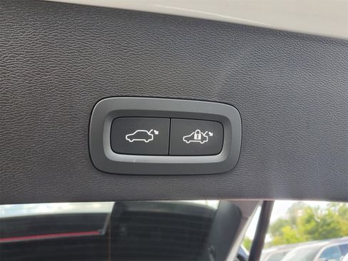 Used 2023 Volvo XC40 B5 Plus w/ Protection Package Premier image 10