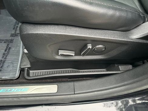 Used 2019 Ford Edge Titanium w/ Cold Weather Package image 25