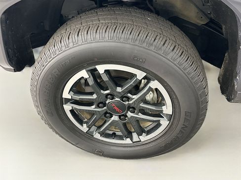 Used 2024 Toyota Tacoma TRD Sport image 11