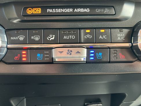 Used 2022 Ford F250 Lariat w/ Lariat Value Package AWD/4WD image 27