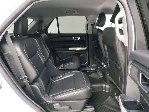 Used 2022 Ford Explorer XLT w/ Equipment Group 202A image 31