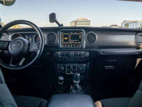 Used 2022 Jeep Gladiator Sport AWD/4WD image 18