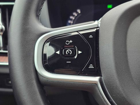 Certified 2025 Volvo V60 B5 Cross Country Plus image 32