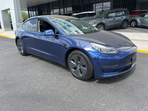 Used 2021 Tesla Model 3 Standard Range RWD image 2