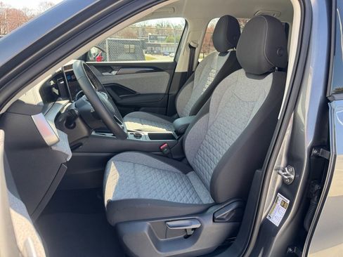 Used 2025 Volkswagen Tiguan S image 34