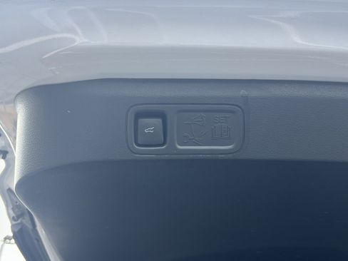 Used 2023 Ford Expedition Limited image 28