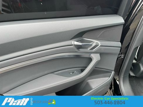 Used 2021 Audi e-tron Premium image 34