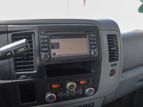Used 2016 Nissan NV 3500 SL image 19