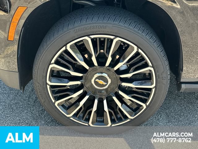 Used 2025 Chevrolet Suburban High Country AWD/4WD image 12