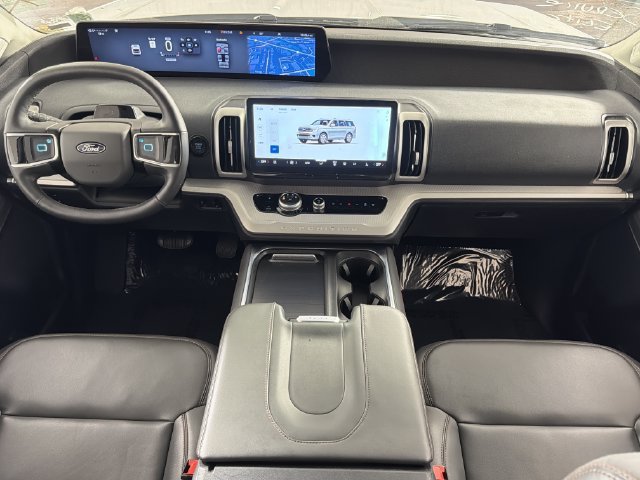 Used 2025 Ford Expedition Active RWD image 2