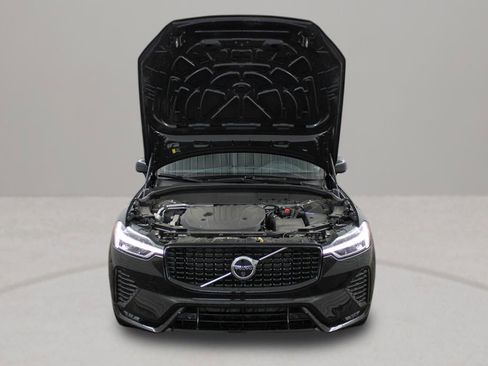 Certified 2025 Volvo XC60 B5 Plus w/ Protection Package Premier AWD/4WD image 9