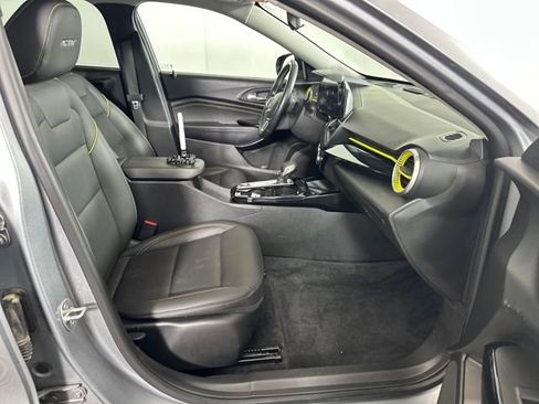Used 2024 Chevrolet Trax ACTIV w/ Sunroof Package image 28
