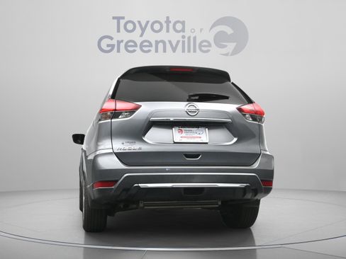 Used 2017 Nissan Rogue S w/ Appearance Package FWD image 12
