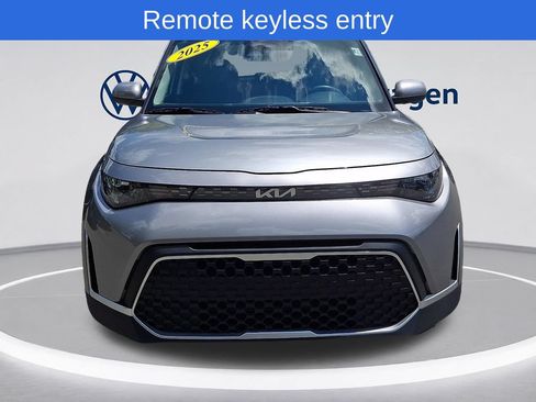 Used 2025 Kia Soul LX w/ LX Technology Package FWD image 2