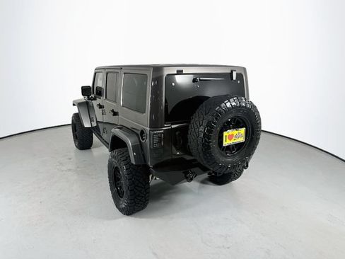 Used 2017 Jeep Wrangler Unlimited Rubicon w/ Connectivity Group AWD/4WD image 7
