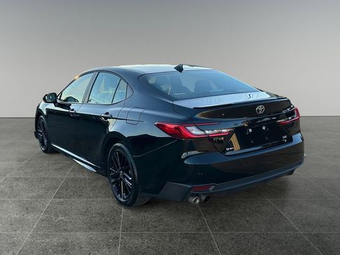 Used 2025 Toyota Camry SE image 5