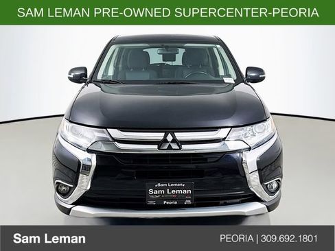 Used 2017 Mitsubishi Outlander SE image 2