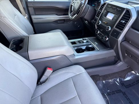 Used 2018 Ford Expedition XLT w/ Equipment Group 201A RWD image 17
