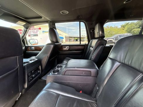 Used 2016 Lincoln Navigator L Select RWD image 11