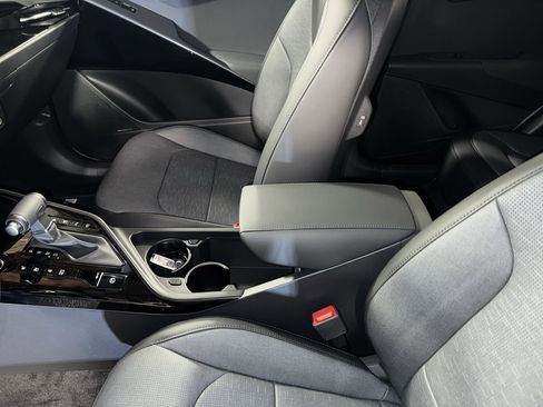 Certified 2025 Kia Niro SX Touring image 26