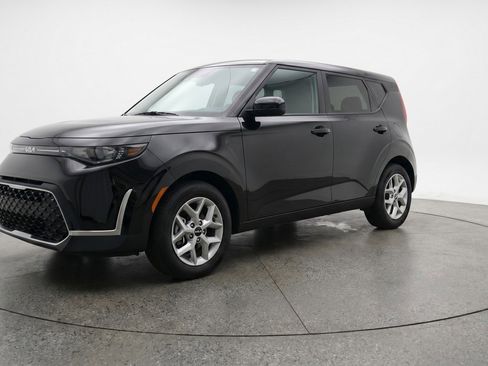 Used 2025 Kia Soul LX w/ LX Technology Package FWD image 3