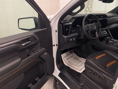 Used 2024 GMC Sierra 1500 AT4 w/ Technology Package AWD/4WD image 20