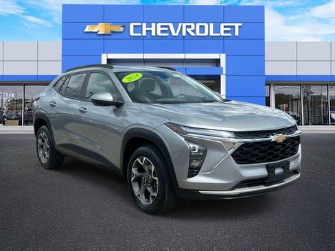 Used 2024 Chevrolet Trax LT w/ Driver Confidence Package image 1