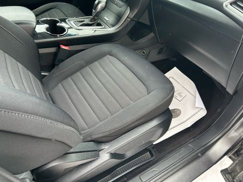 Used 2017 Ford Edge SE image 11