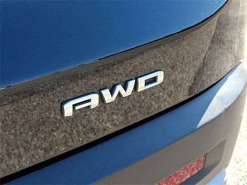 Certified 2023 GMC Acadia SLT image 30