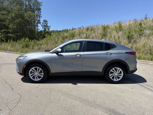 Used 2024 Buick Envista Sport Touring w/ Advanced Safety Package FWD image 8