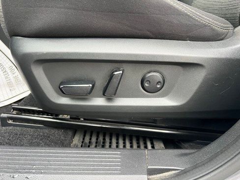 Used 2023 Nissan Rogue SV image 11