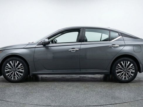Used 2025 Nissan Altima 2.5 SV image 5