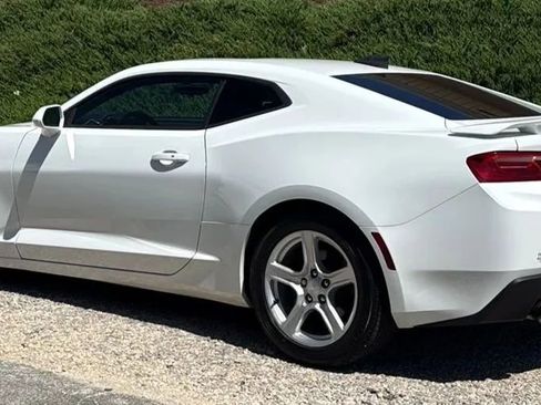 Used 2017 Chevrolet Camaro LT RWD image 7