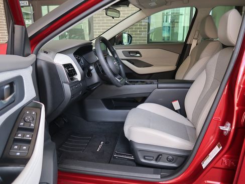 Used 2022 Nissan Rogue SV AWD/4WD image 18