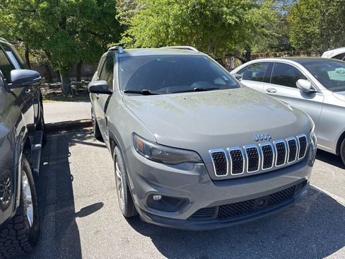 Used 2021 Jeep Cherokee Latitude Lux w/ Comfort/Convenience Group image 3